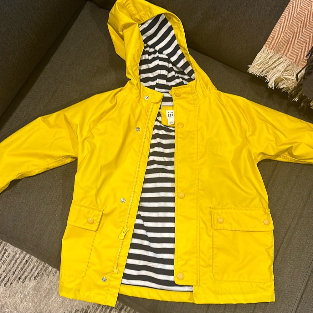 GAP Raincoat - Size 5